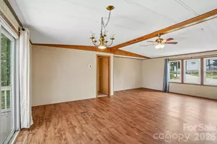 303 Meadowbrook Ct, Hendersonville, NC 28792 - Photo 5