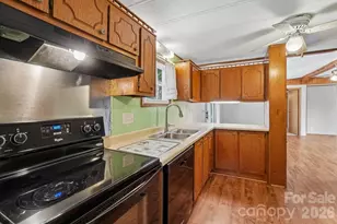 303 Meadowbrook Ct, Hendersonville, NC 28792 - Photo 13
