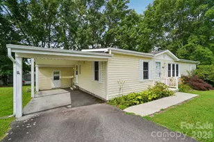 303 Meadowbrook Ct, Hendersonville, NC 28792 - Photo 1