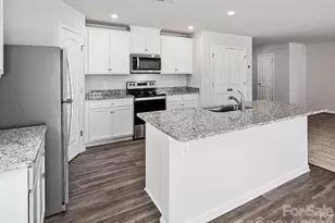 1737 Nia Rd, Charlotte, NC 28215 - Photo 5