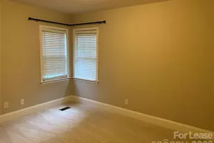 1323 Carolyn Dr, Charlotte, NC 28205 - Photo 11