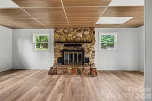 2310 24th Ave NE, Hickory, NC 28601 - Photo 7