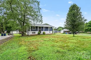 2310 24th Ave NE, Hickory, NC 28601 - Photo 3