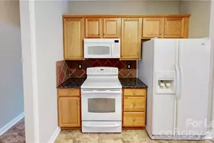 8321 Suttonview Dr, Charlotte, NC 28269 - Photo 9