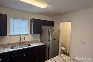 2021 Oakdale Rd, Charlotte, NC 28216 - Photo 3