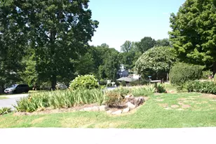 1647 Woodridge Cir, Hickory, NC 28602 - Photo 5