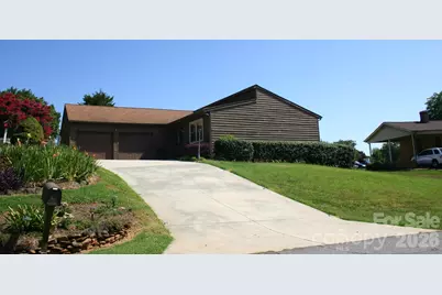 1647 Woodridge Circle, Hickory, NC 28602 - Photo 3