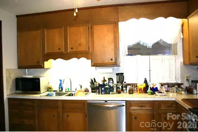 1647 Woodridge Circle, Hickory, NC 28602 - Photo 9