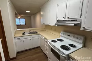 2033 Oakdale Rd, Charlotte, NC 28216 - Photo 5