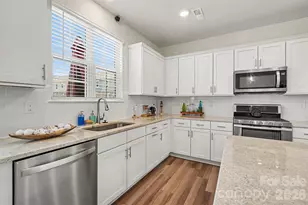 10024 Hemingway Pl, Charlotte, NC 28227 - Photo 13