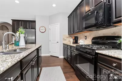 12823 Plumleaf Drive, Charlotte, NC 28213 - Photo 11