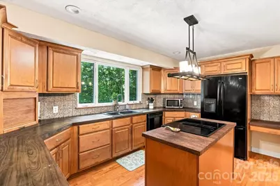 216 Dundeve Circle, Hendersonville, NC 28792 - Photo 11