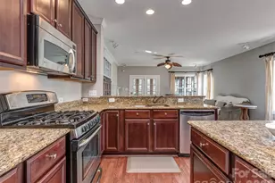 12103 Crescent Run Ct, Charlotte, NC 28277 - Photo 3
