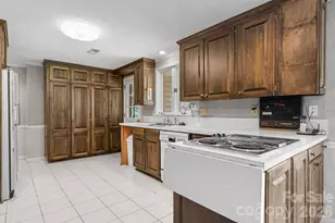 1335 36th Ave Dr NE, Hickory, NC 28601 - Photo 17
