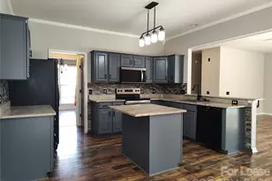 4018 Manor House Dr, Charlotte, NC 28270 - Photo 3
