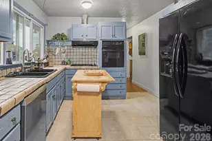 25 Wentworth Ave, Asheville, NC 28803 - Photo 11