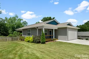 201 N Mapleton Dr, East Flat Rock, NC 28726 - Photo 3