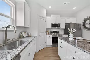 5230 Hickory Ln, Charlotte, NC 28216 - Photo 11