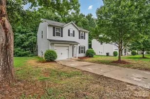 8500 4 Sisters Ln, Charlotte, NC 28215 - Photo 3
