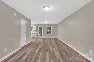 8500 4 Sisters Ln, Charlotte, NC 28215 - Photo 5