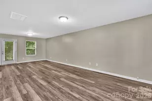 8500 4 Sisters Ln, Charlotte, NC 28215 - Photo 7