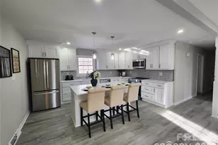 2411 Kimway Dr, Matthews, NC 28105 - Photo 3