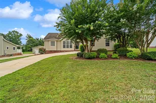 748 Chipmeadow Ln, York, SC 29745 - Photo 3