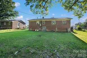 308 S Pine St, Dallas, NC 28034 - Photo 15