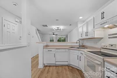 10822 Holly Ridge Boulevard, Charlotte, NC 28216 - Photo 5