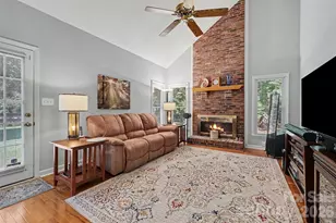 10010 Drawbridge Dr, Charlotte, NC 28215 - Photo 3