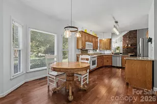10010 Drawbridge Dr, Charlotte, NC 28215 - Photo 7