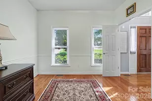 10010 Drawbridge Dr, Charlotte, NC 28215 - Photo 9