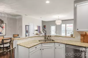 2429 Diplomat Ln, Charlotte, NC 28210 - Photo 5