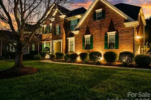 11118 Fountaingrove Dr, Charlotte, NC 28262 - Photo 1