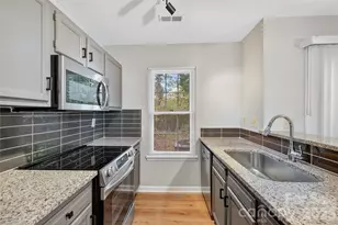 6407 Windsor Gate Ln, Charlotte, NC 28215 - Photo 21