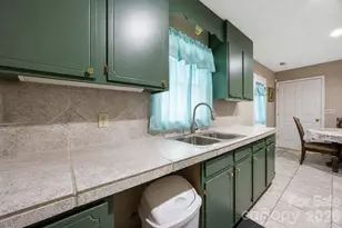 302 W Elm St, Wingate, NC 28174 - Photo 9