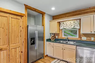 1064 Point of View Dr, Waynesville, NC 28785 - Photo 19