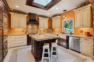 910 California Creek Rd, Mars Hill, NC 28754 - Photo 5