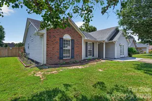 906 Woodhill Dr, Fletcher, NC 28732 - Photo 3