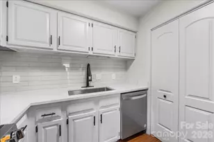 1612 Sharon Rd W, Charlotte, NC 28210 - Photo 13