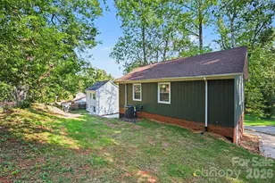 323 Whispering Pines Dr, Charlotte, NC 28217 - Photo 25