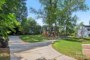 323 Whispering Pines Dr, Charlotte, NC 28217 - Photo 5