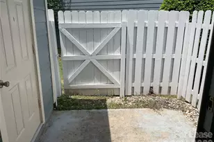 9112 Four Mile Crk Rd, Charlotte, NC 28277 - Photo 5