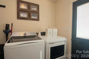 8301 Abercorn Ln, Charlotte, NC 28227 - Photo 17