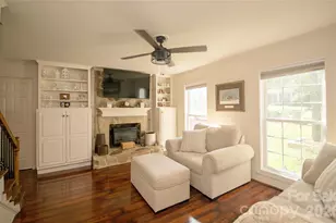 8301 Abercorn Ln, Charlotte, NC 28227 - Photo 9