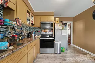 109 S Pine St, Lowell, NC 28098 - Photo 7