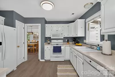 9801 Deer Spring Lane, Charlotte, NC 28210 - Photo 13
