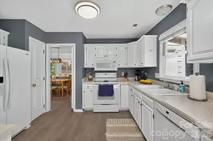 9801 Deer Spring Ln, Charlotte, NC 28210 - Photo 13