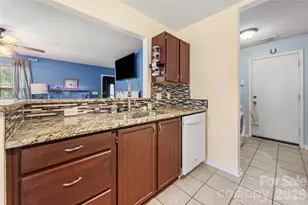 1623 Elk Creek Ct, Charlotte, NC 28214 - Photo 9