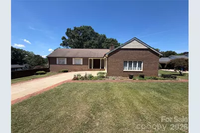 3721 9th Street Drive NE, Hickory, NC 28601 - Photo 1